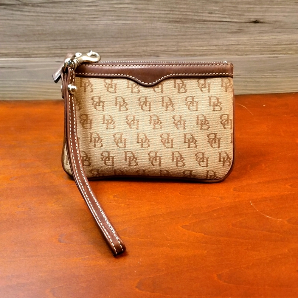 Dooney & Bourke wristlet